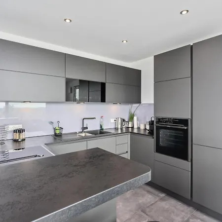 Anytime - Penthouse Mit Terrasse Und Bergsicht Apartment Friedrichshafen Exterior photo